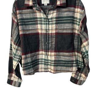 Women’s American Eagle Navy Burgundy Plaid Cropped Button Up Flannel Shirt